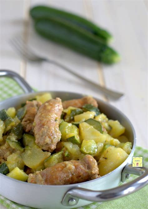 Zucchine con patate e salsiccia in padella