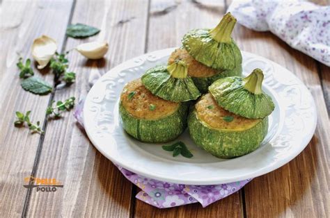 Zucchine tonde ripiene di risotto con salsiccia di pollo e tacchino