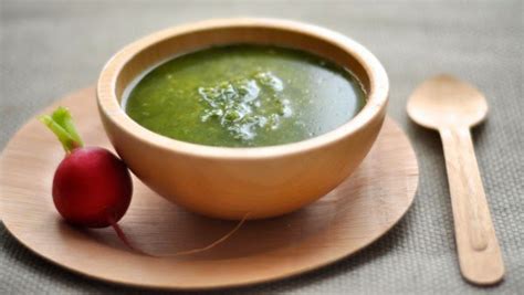 Zuppa con le foglie di ravanelli