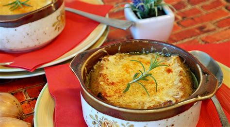 Zuppa di Cipolle Gratinata