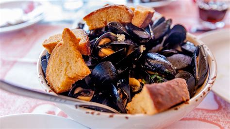 Zuppa di Cozze con Freselle