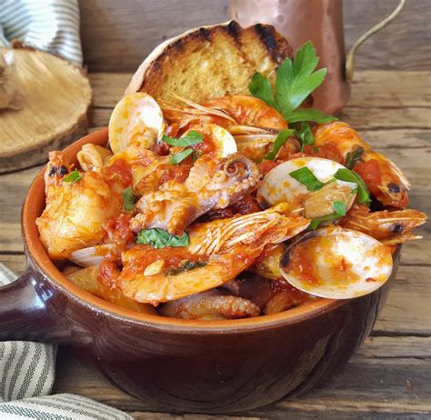 Zuppa di Pesce con Pane