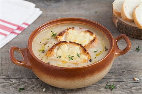 Zuppa di cipolle francese