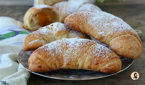 cornetti-con-lievito-madre-ricetta-e-consigli