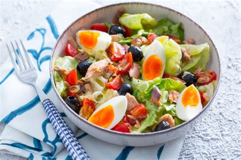 preparazione insalata nizzarda