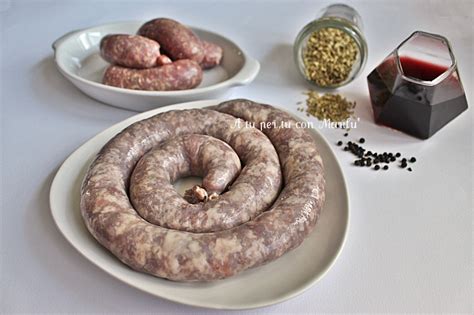preparazione salsiccia fatta in casa