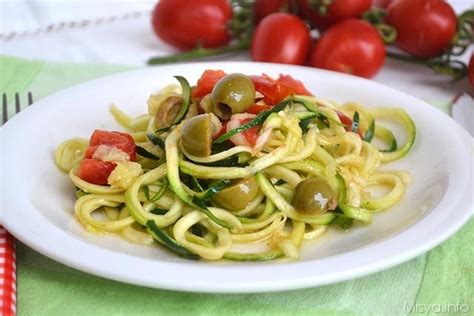 preparazione spaghetti di zucchine